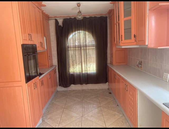 3 BEDROOM HOUSE FOR SALE IN PROTEA GLEN EXT